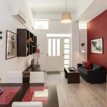 Διαμέρισμα With A Small Loft And Modern Kitchen *