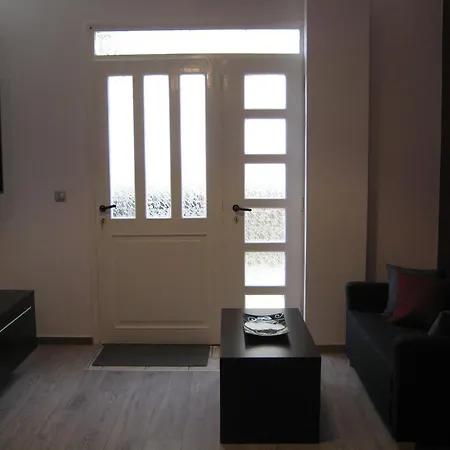 Apartamento With A Small Loft And Modern Kitchen La Canea